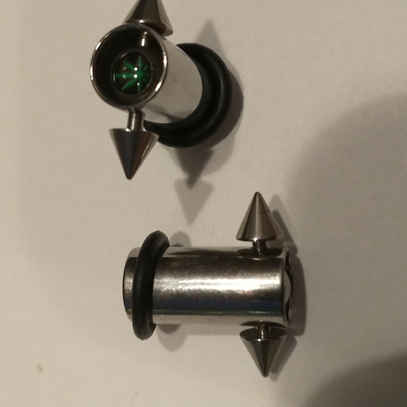 Pair of 0 gauge stainless steel brand new tunnels with spinning balls - Picture 2 of 2